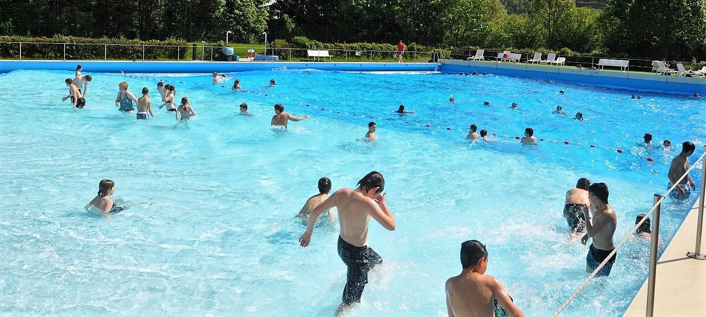 Das Rothaarbad öffnet passend zum Feiertag - und eröffnet damit auch die Saison.