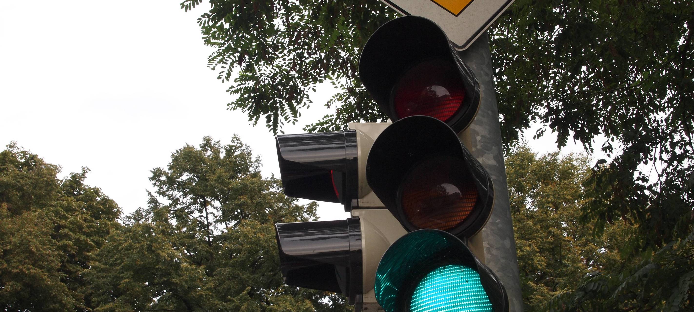 Wer hatte Grün? Polizei sucht Zeugen nach Unfall in Freudenberg