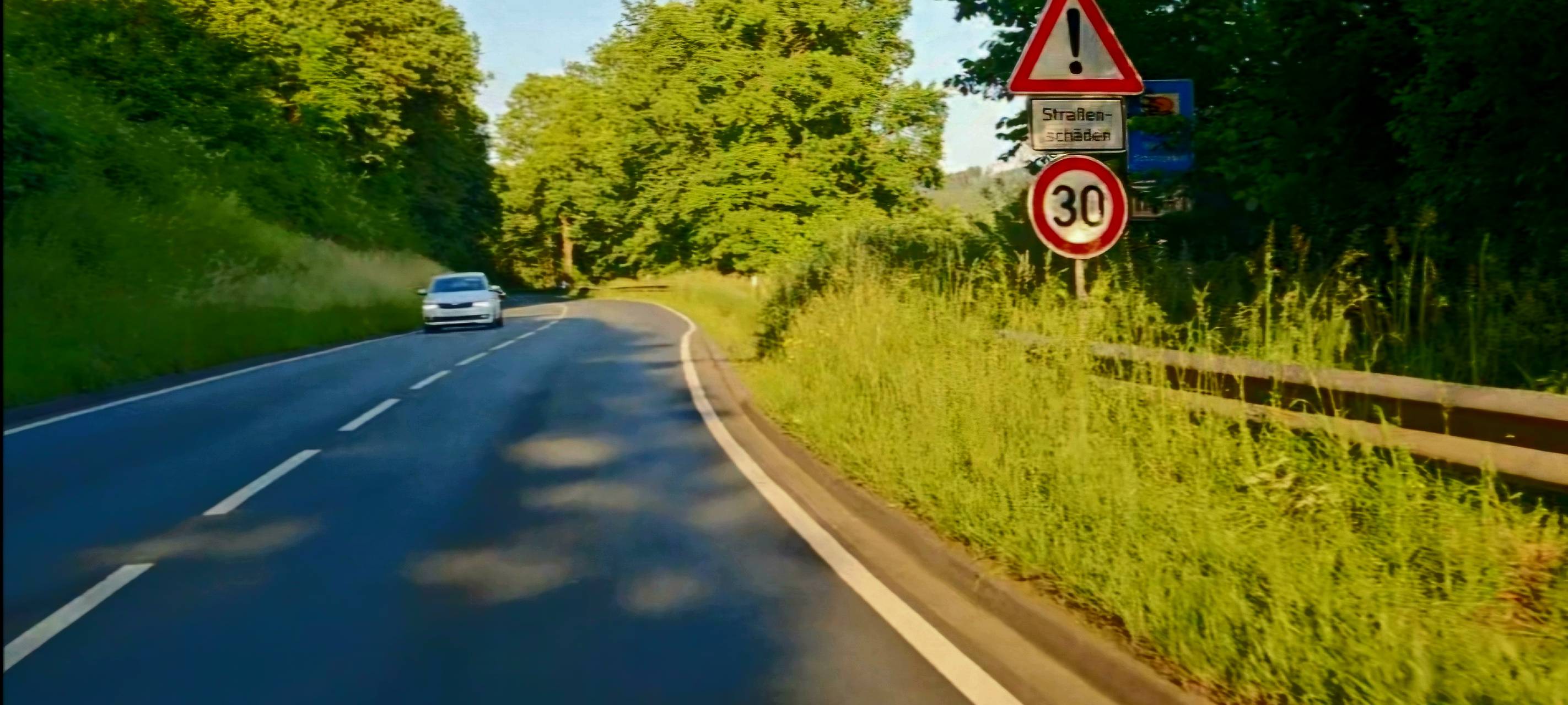 Fahrbahn wird ausgebessert