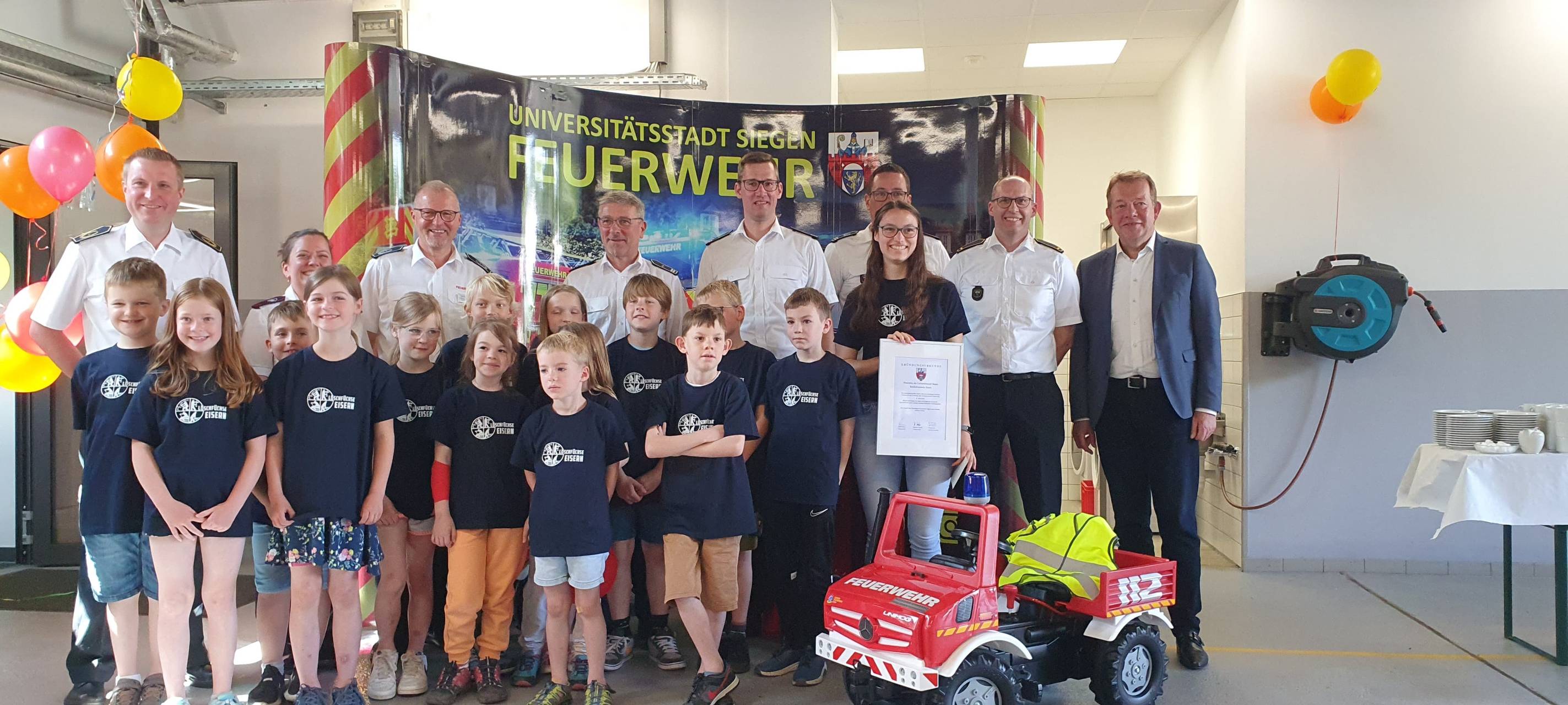Viele Kinder bei der Eröffnung der Kinderfeuerwehr "Löschfüchse Eiserfeld"