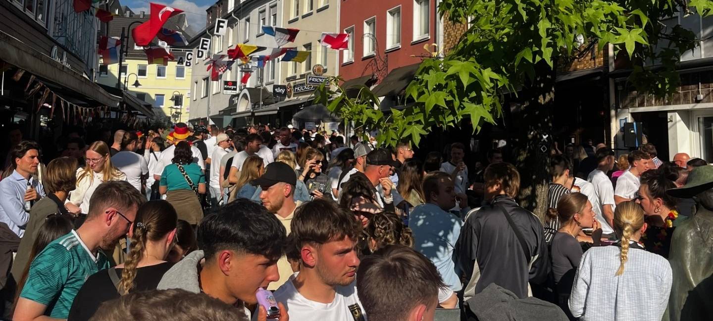 Volle Alte Poststraße in Siegen