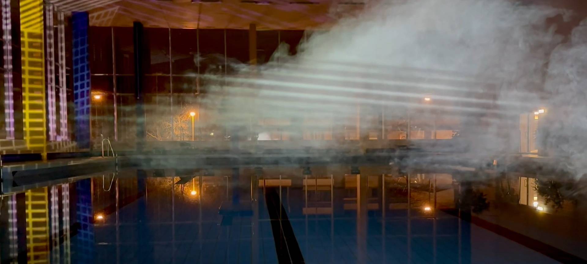 Lichtinstallation im Löhrtor-Hallenbad in Siegen