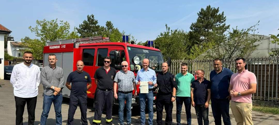 25 Jahre altes Feuerwehrauto aus Wahlbach im Kosovo angekommen