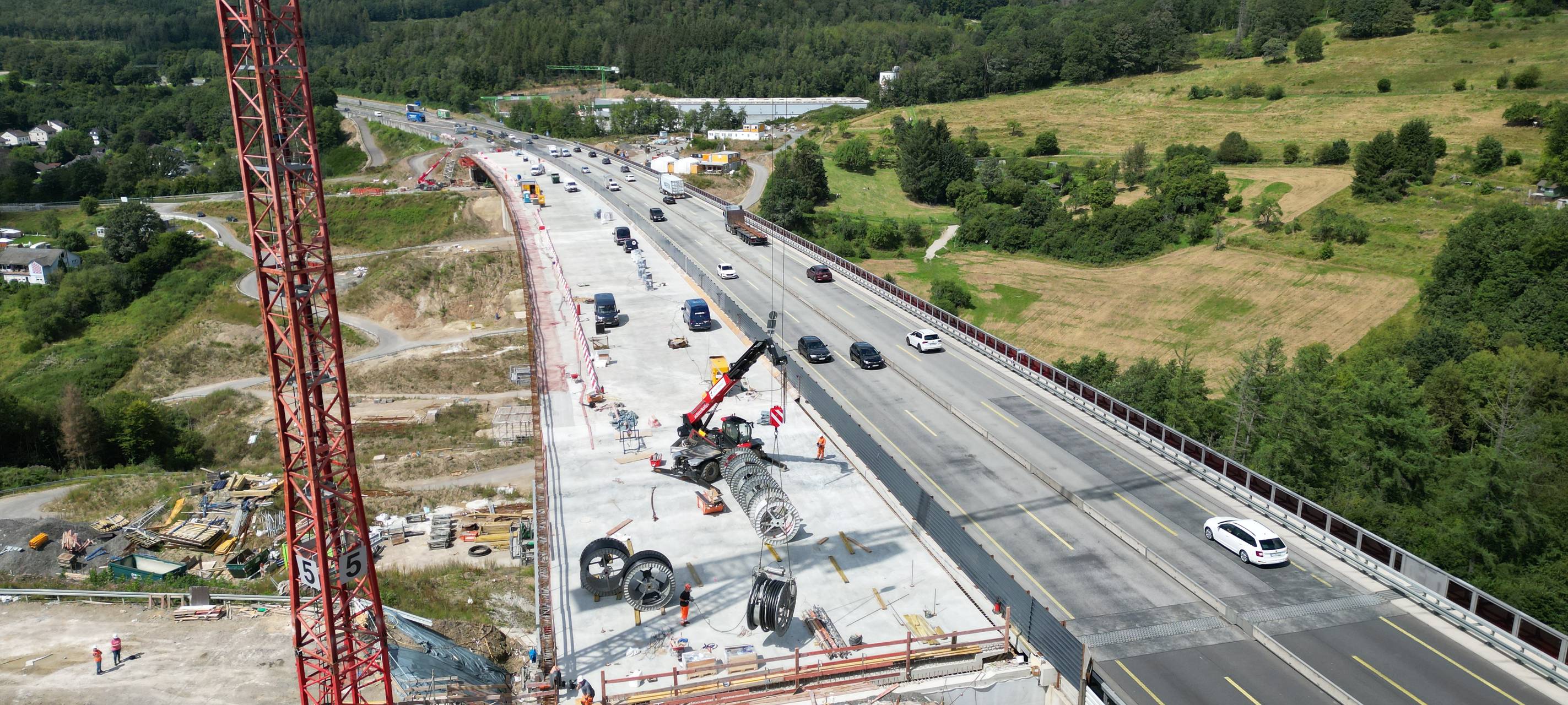 Letzter Verschub an der Talbrücke Eisern
