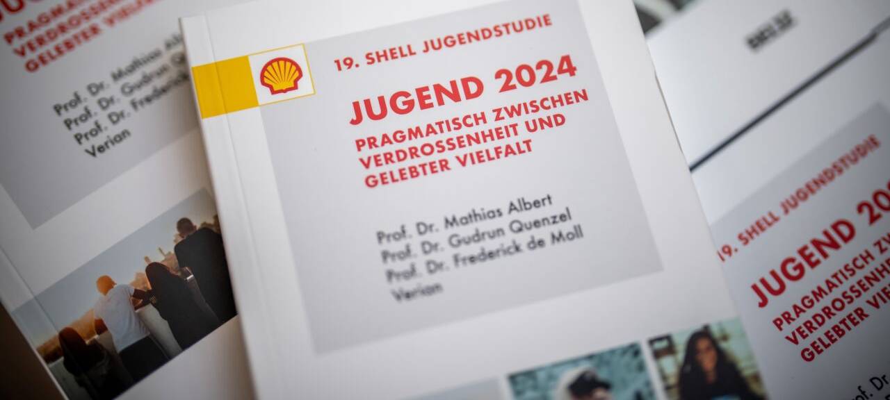Jugendstudie: Mehr junge Männer sehen sich politisch "eher rechts"
