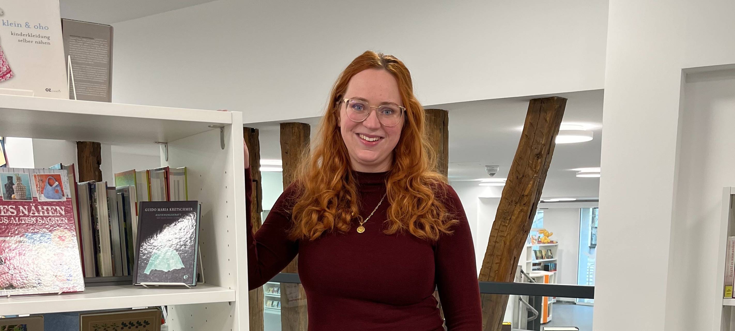Magdalena Heide ist die Leiterin der Bücherei in Burbach.
