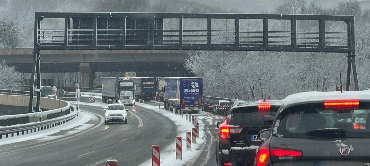 Viele Staus und Bahn-Probleme im November