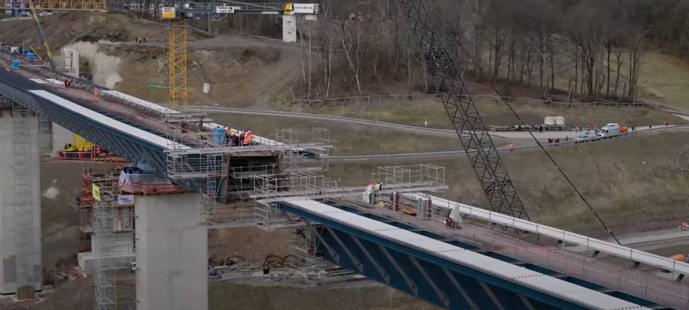 "Stahlhochzeit" an maroder A45-Talbrücke Rahmede bei Lüdenscheid