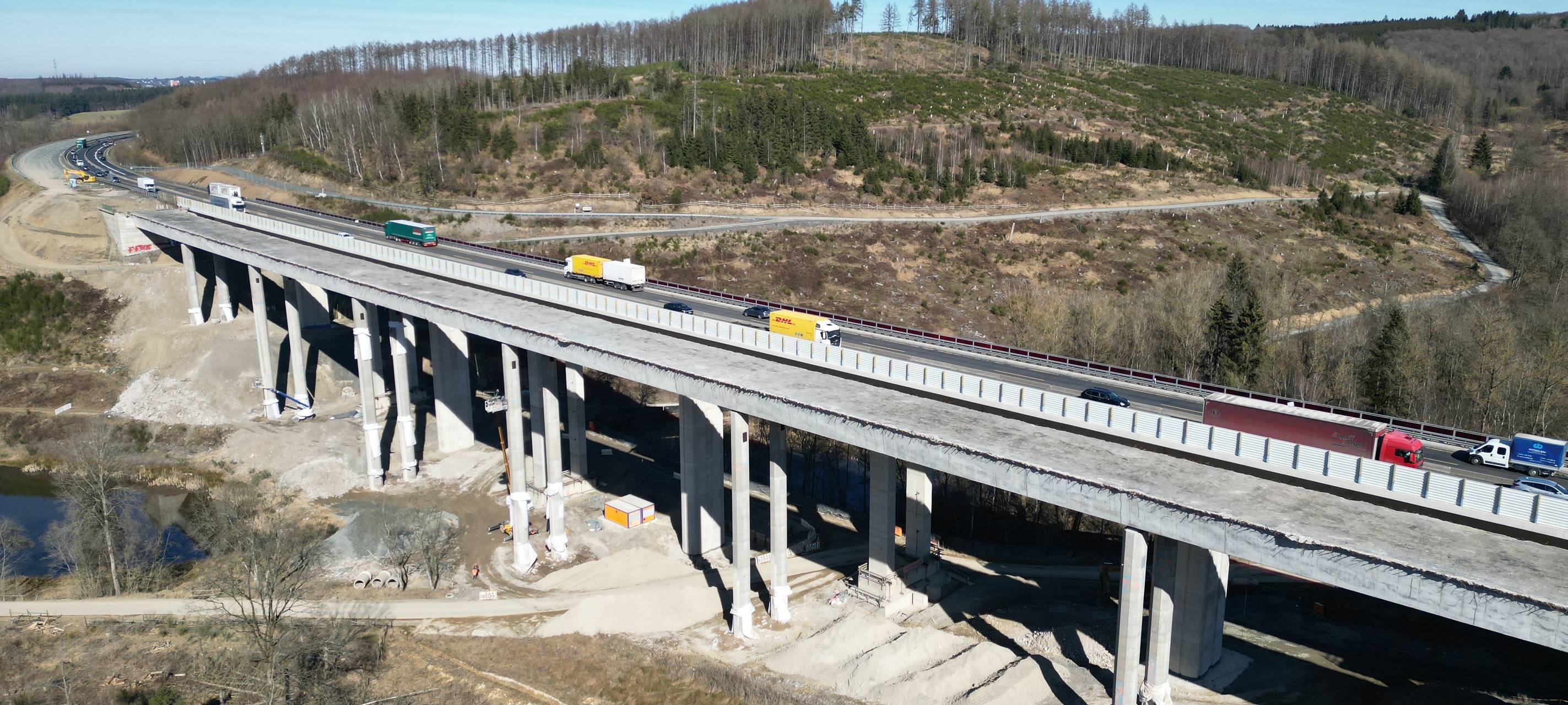 Zweiter Teil der Talbrücke Landeskroner Weiher wird gesprengt