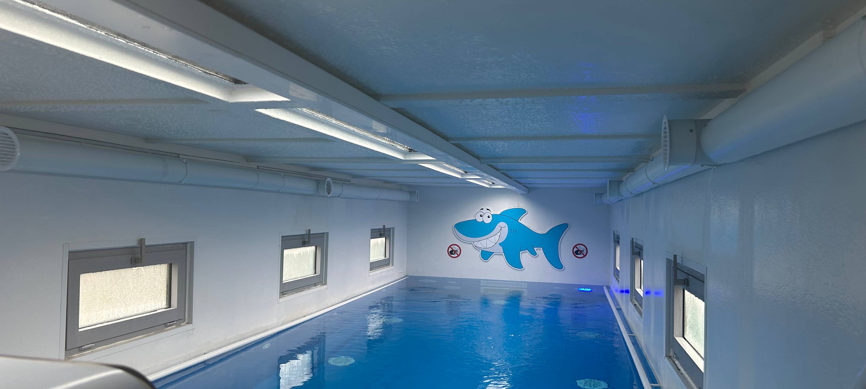 Kinder lernen Schwimmen