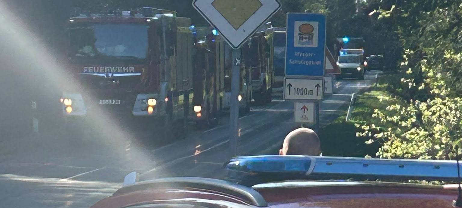 In Erndtebrück haben Feuerwehr und Co. eine Waldbrand-Übung samt Bedrohung von Bundeswehr-Anlagen geübt.