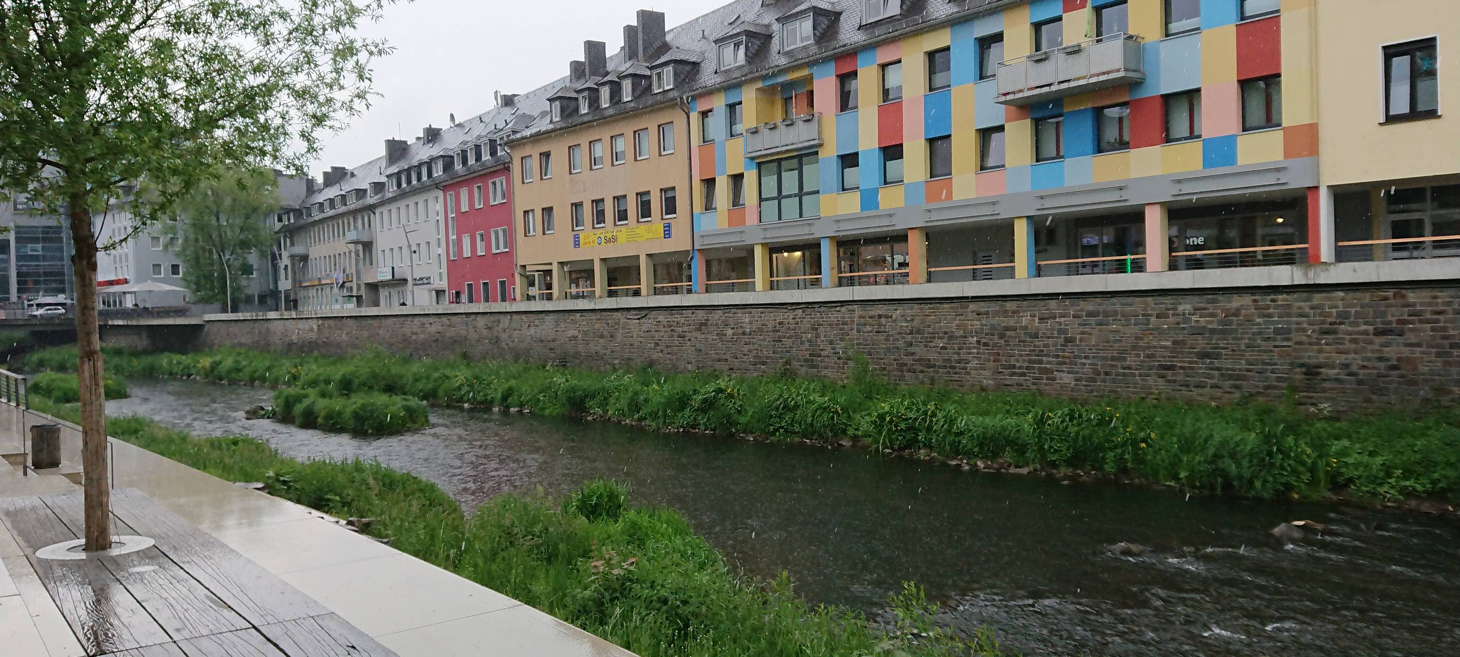 Leinwand an den Sieguferstufen in Siegen?