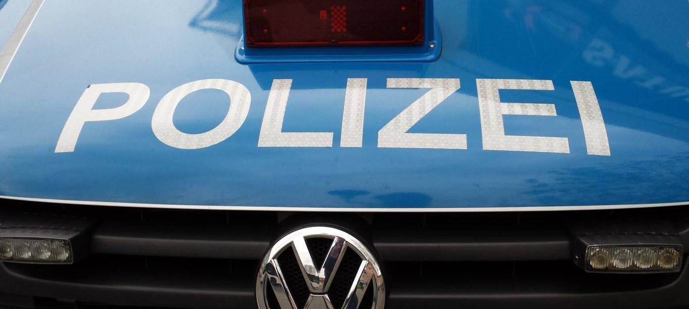 Schwertransporter hat Öl verloren