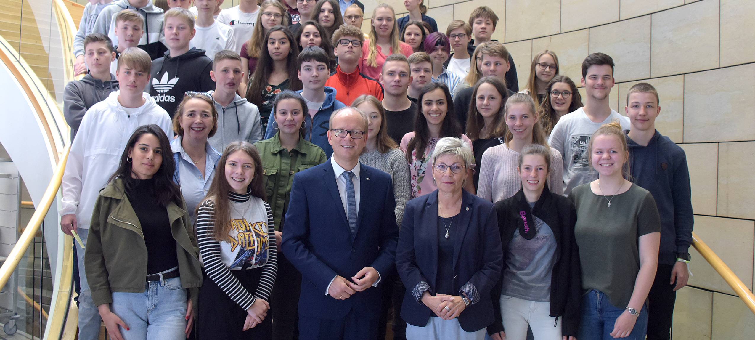 Schüler erleben Demokratie hautnah im Landtag