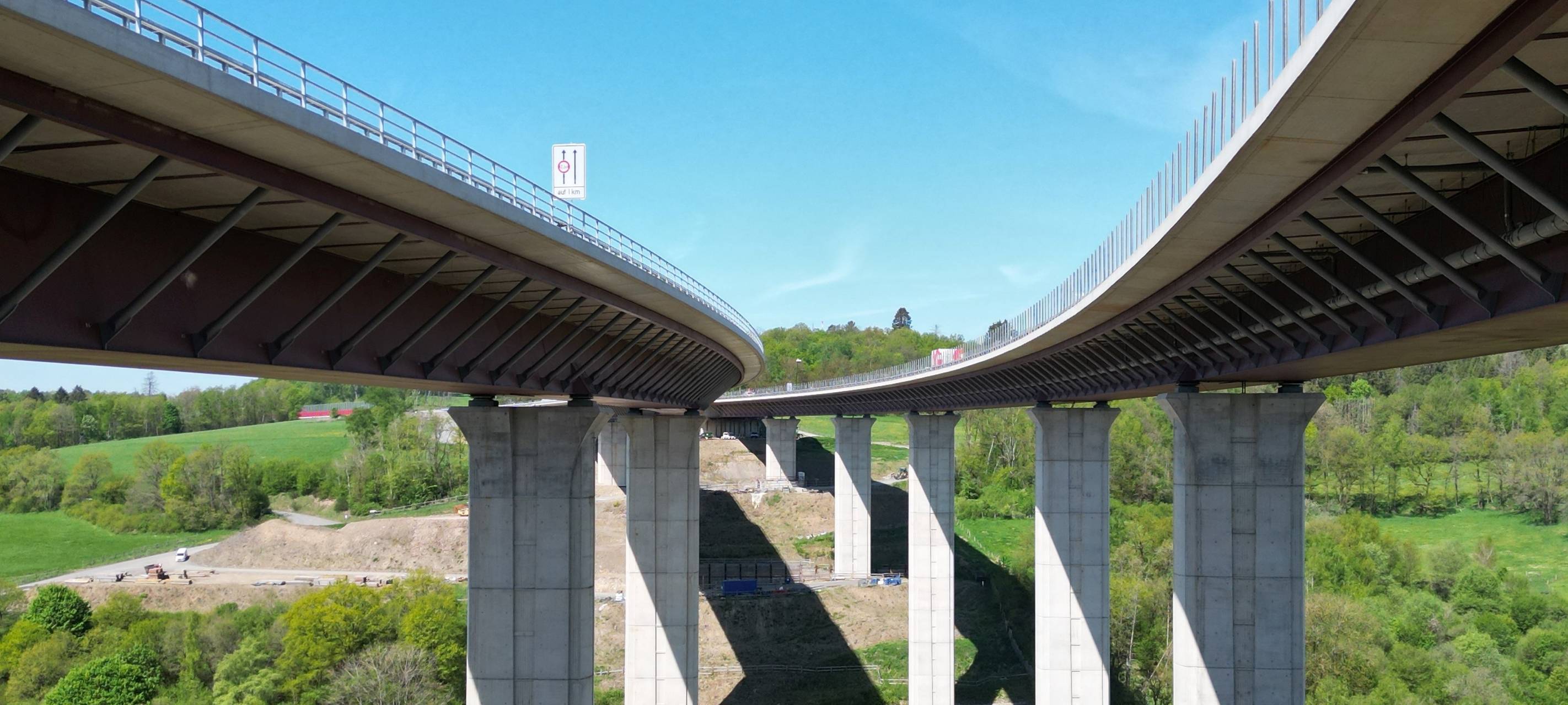 Querverschub der A45-Talbrücke "Rinsdorf"