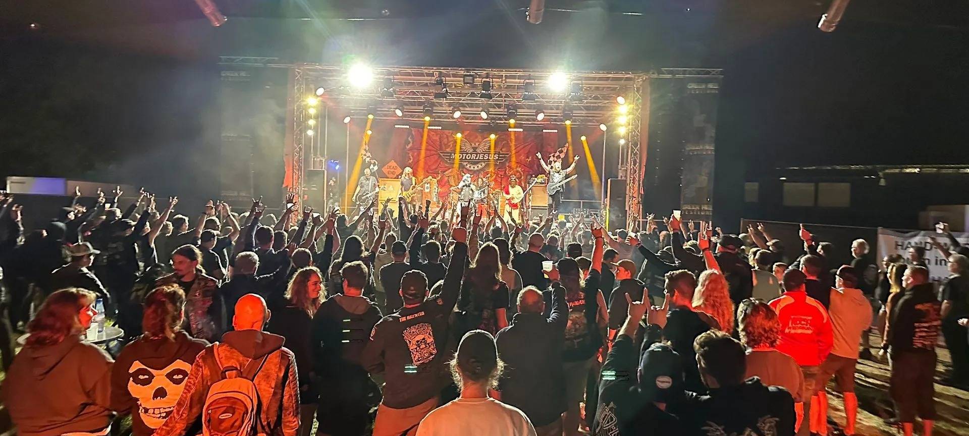 Letzte Vorbereitungen beim Green Hell Festival in Freudenberg