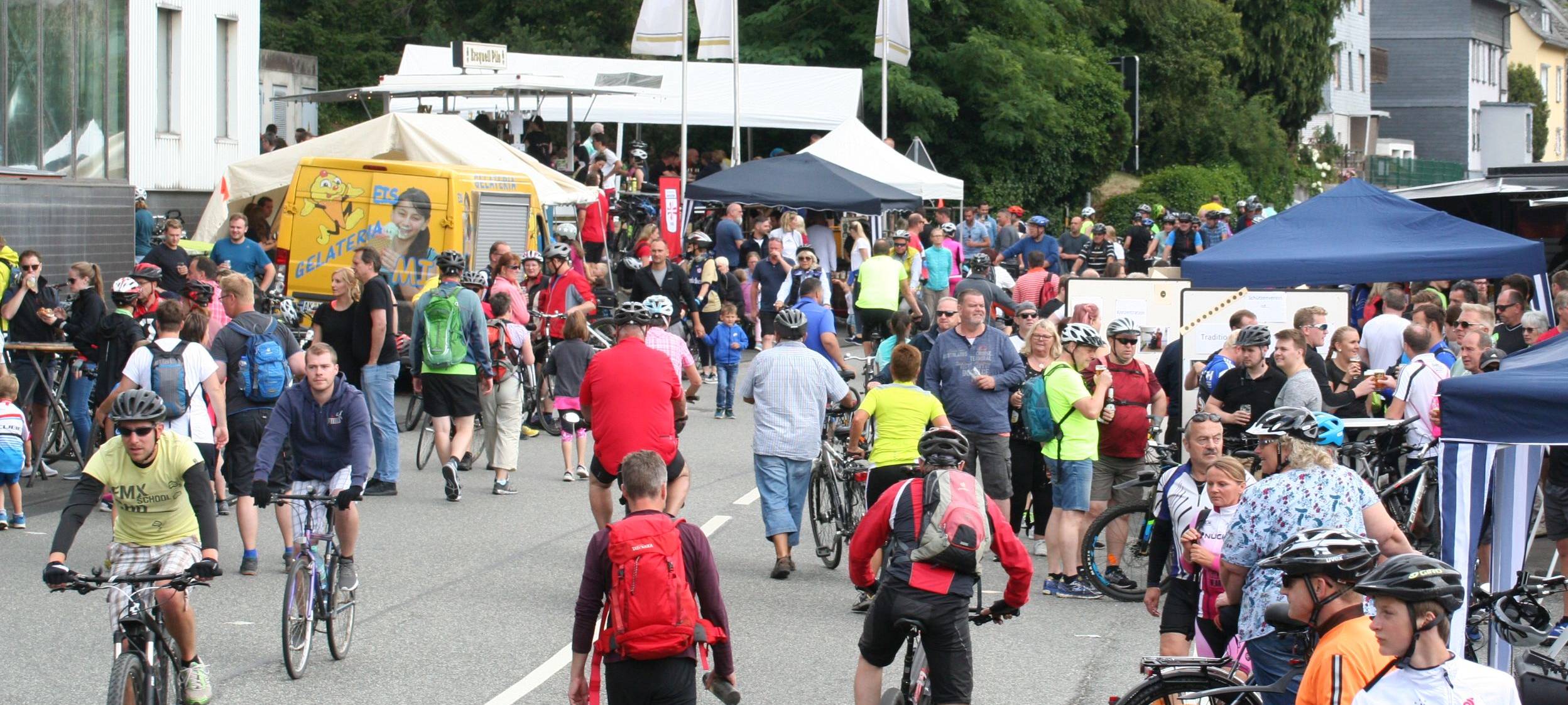Wie gewohnt kann auch in diesem Jahr das Gelände vor der Erzquell-Brauerei als Raststation genutzt, ein verschobener Starttermin zum Ausbau der B 62 macht’s möglich.