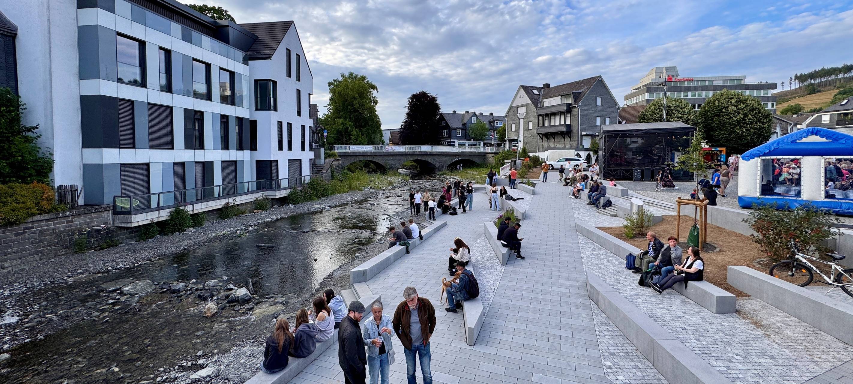 Die neuen Terrassen an der Odeborn erfreuen sich bereits großer Beliebtheit, zum Beispiel bei Veranstaltungen wie "BLB-Live".