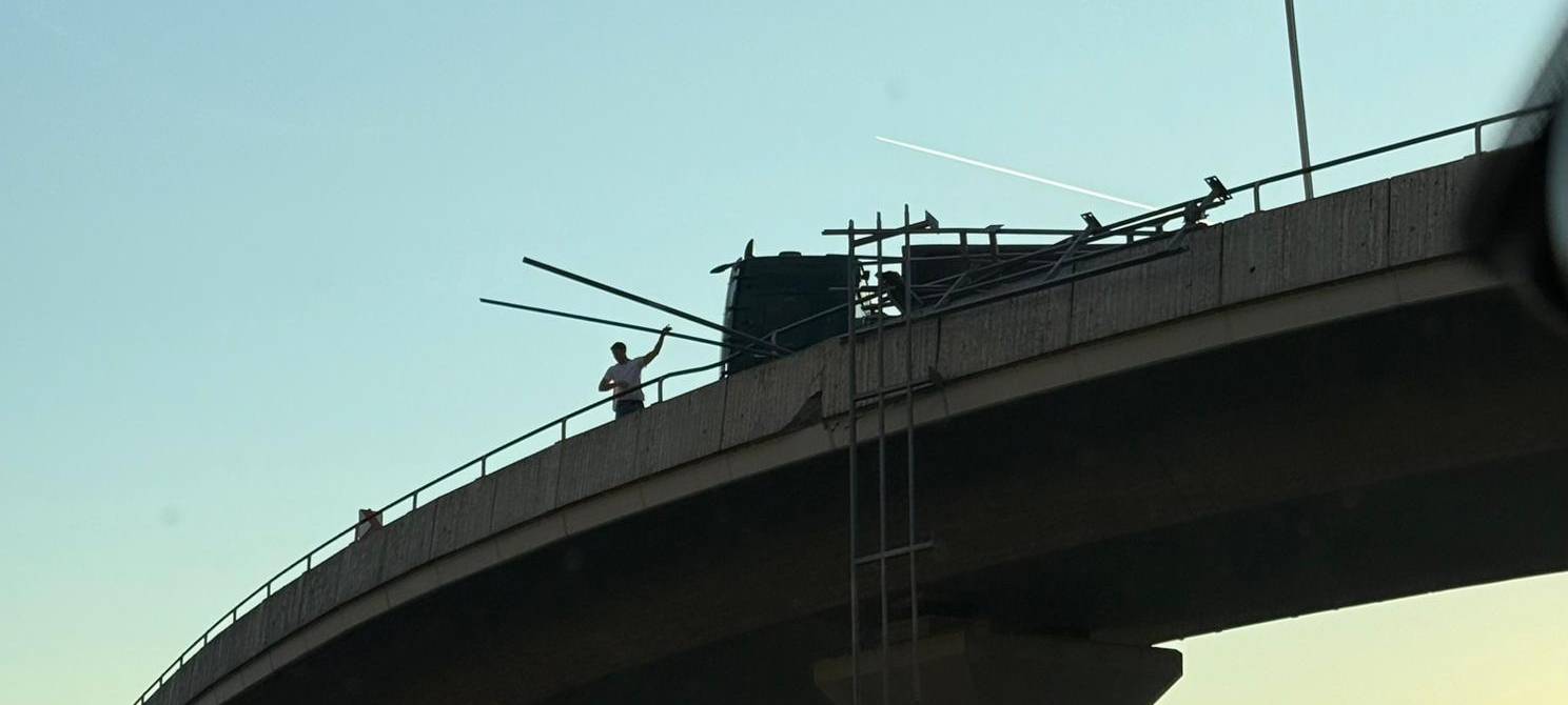 LKW kippt auf HTS um