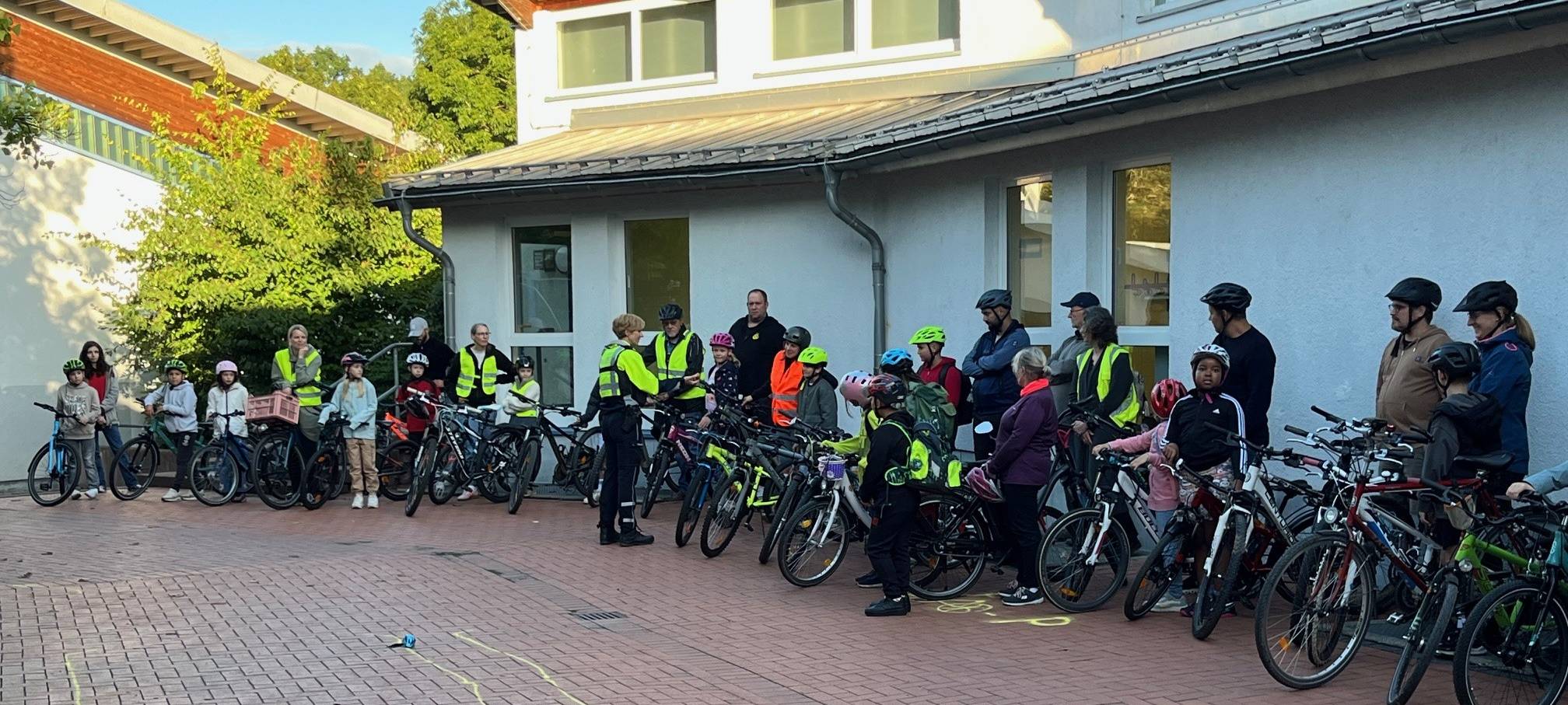 Zunächst gab es eine kleine Einführung durch eine Verkehrssicherheitsberaterin der Polizei Siegen-Wittgenstein.