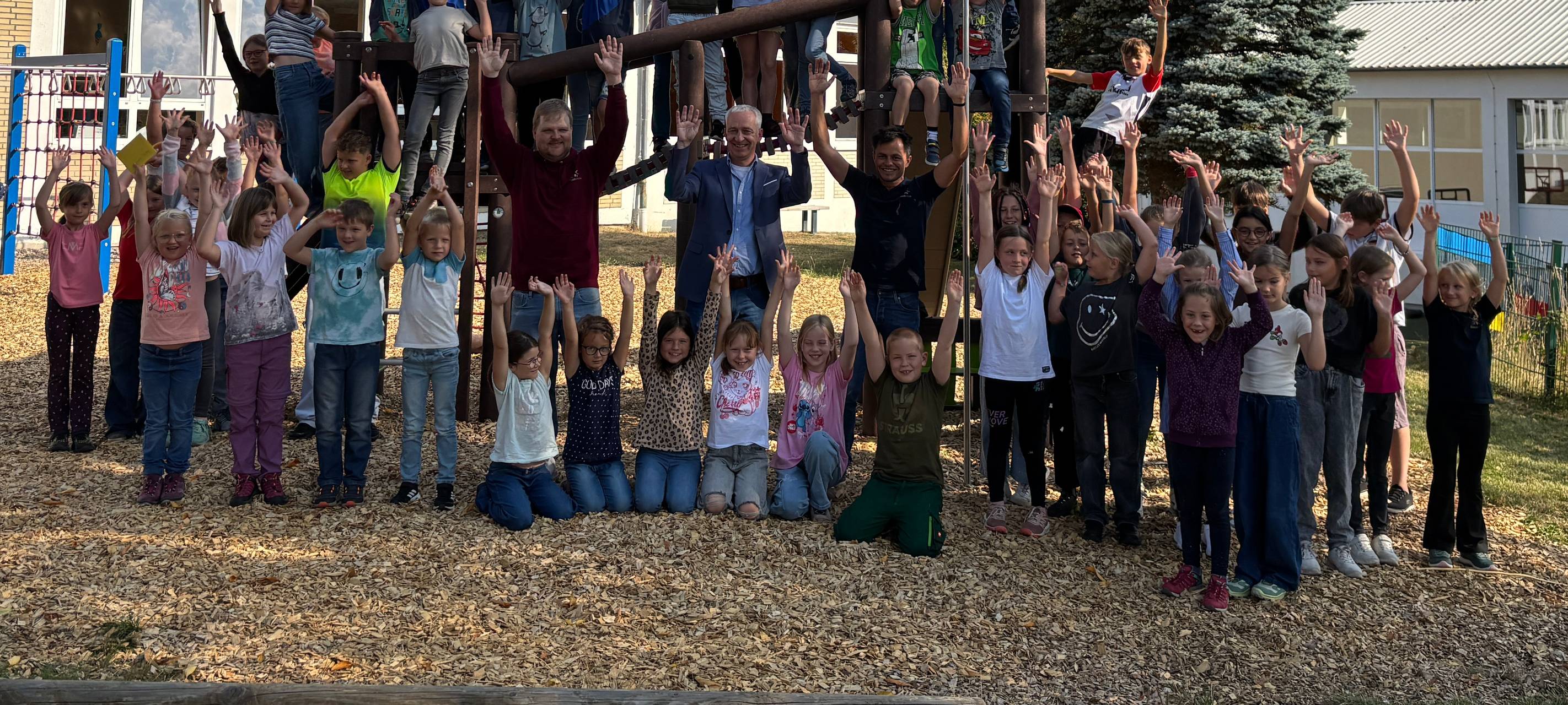 Schulhof in Banfe neugestaltet