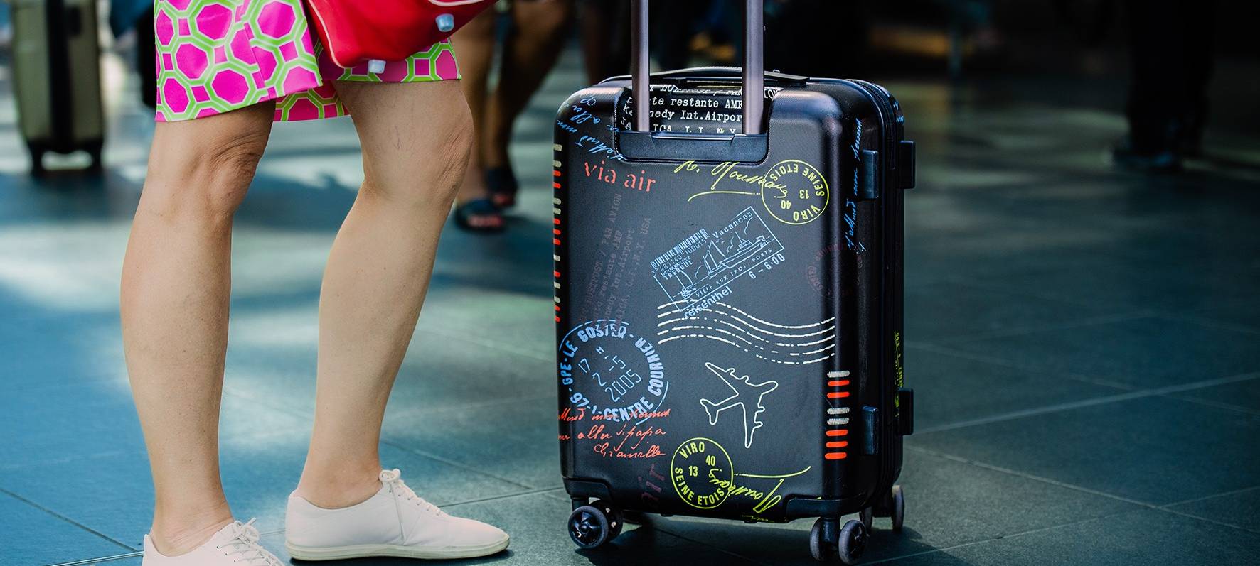 Der beste „Botschafter“ für den Tourismus: Der Rollkoffer. „Egal, ob privat oder geschäftlich: Wer in den Kreis Siegen-Wittgenstein kommt und in Hotels und Restaurants geht, belebt das Geschäft“, sagt Isabell Mura von der Gastro-Gewerkschaft NGG Südwestfalen. Wichtig sei allerdings, dass Hotellerie und Gastronomie „nicht am falschen Ende“ sparten: Mehr Fach- statt immer mehr Aushilfskräfte – darauf müssten Gastronomen achten. „Profi-Küche und Profi-Service sind wichtig. Stammpersonal und Nachwuchs sind daher das A und O. Sie müssen aber auch ordentlich bezahlt werden“, so Mura.