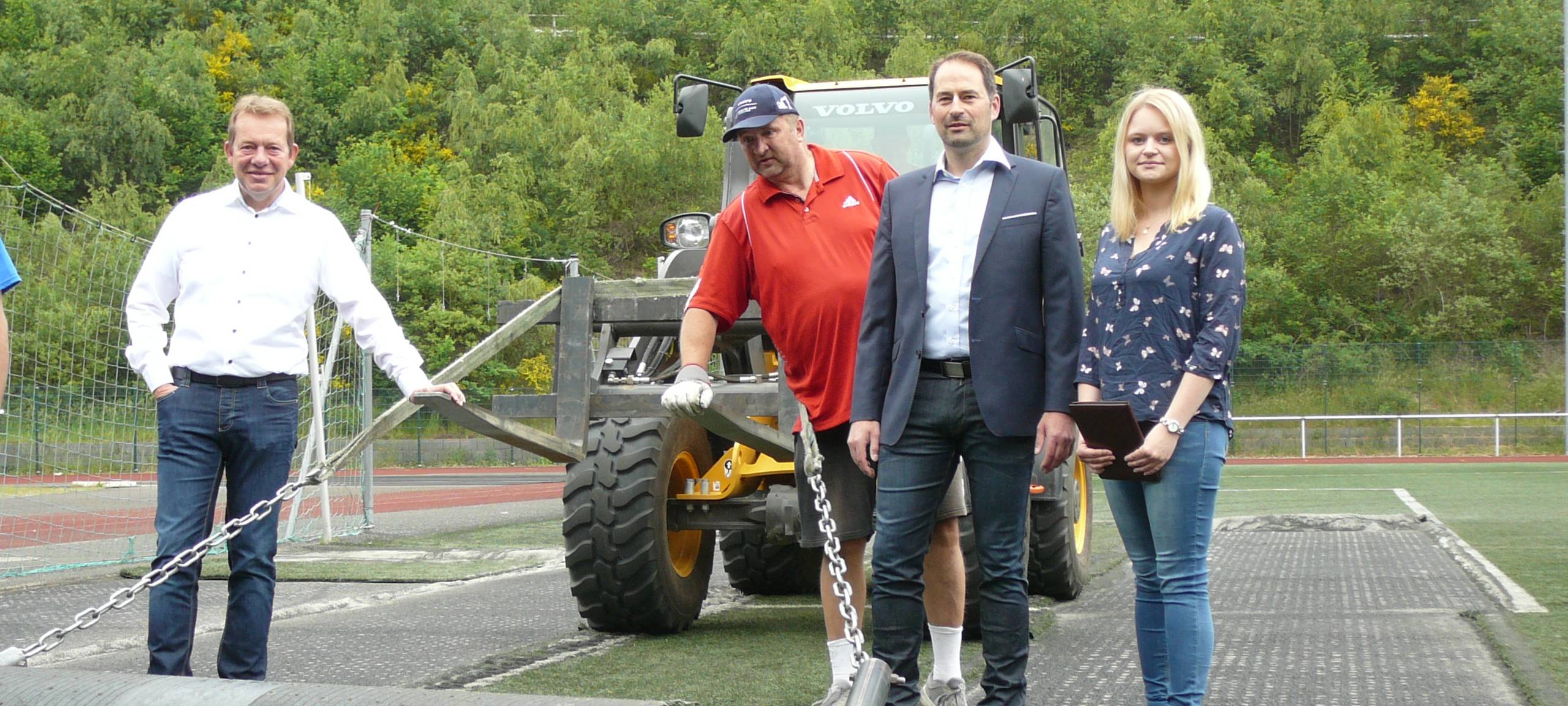 Neuer Kunstrasen für Sportplatz "Am Rosengarten"