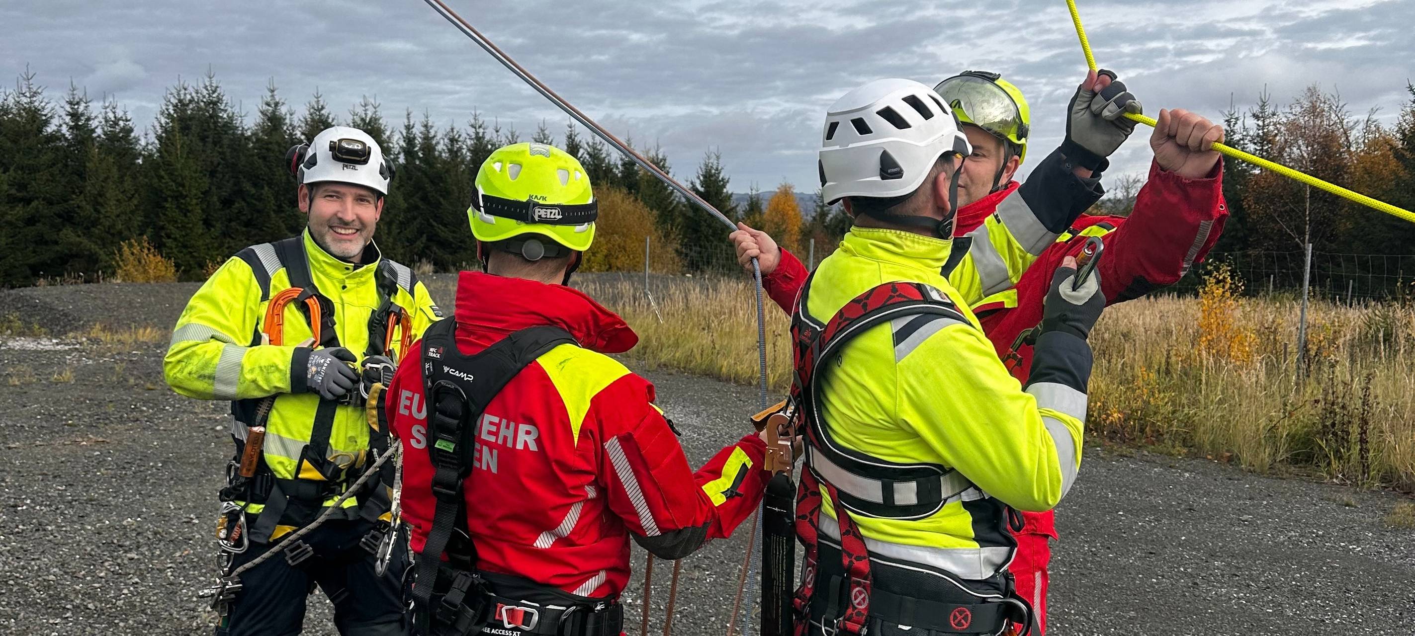 Spektakuläre Höhenrettung: Training im Windpark Kalteiche