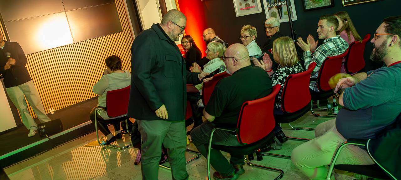 Leon Windscheidt – hautnah: Ein unvergesslicher Abend für Aktion Lichtblicke