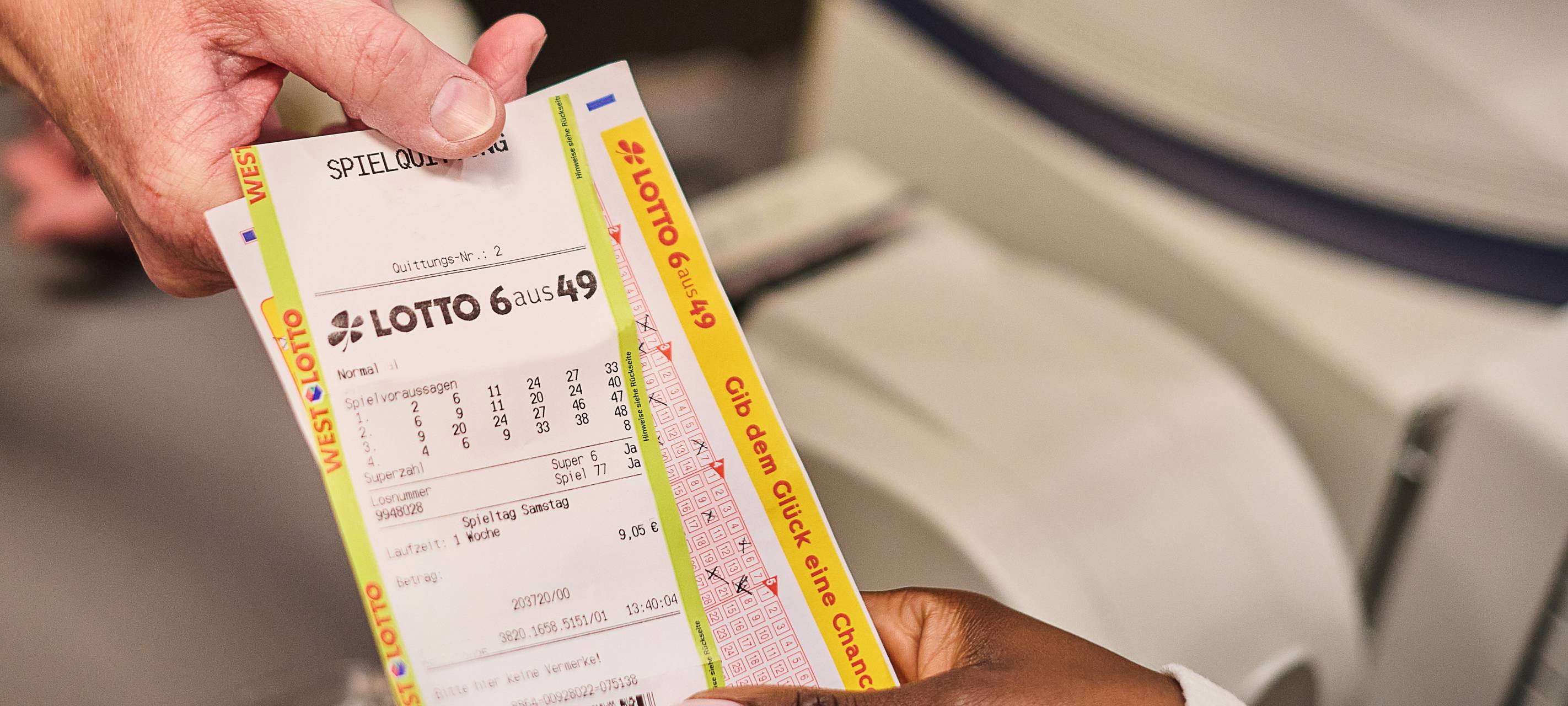 Davon träumen wohl viele: Mit einem Jackpotgewinn von über 5,2 Millionen Euro bei LOTTO 6aus49 an Silvester startet ein WestLotto-Tipper aus dem Kreis Siegen-Wittgenstein in das neue Jahr 2026.