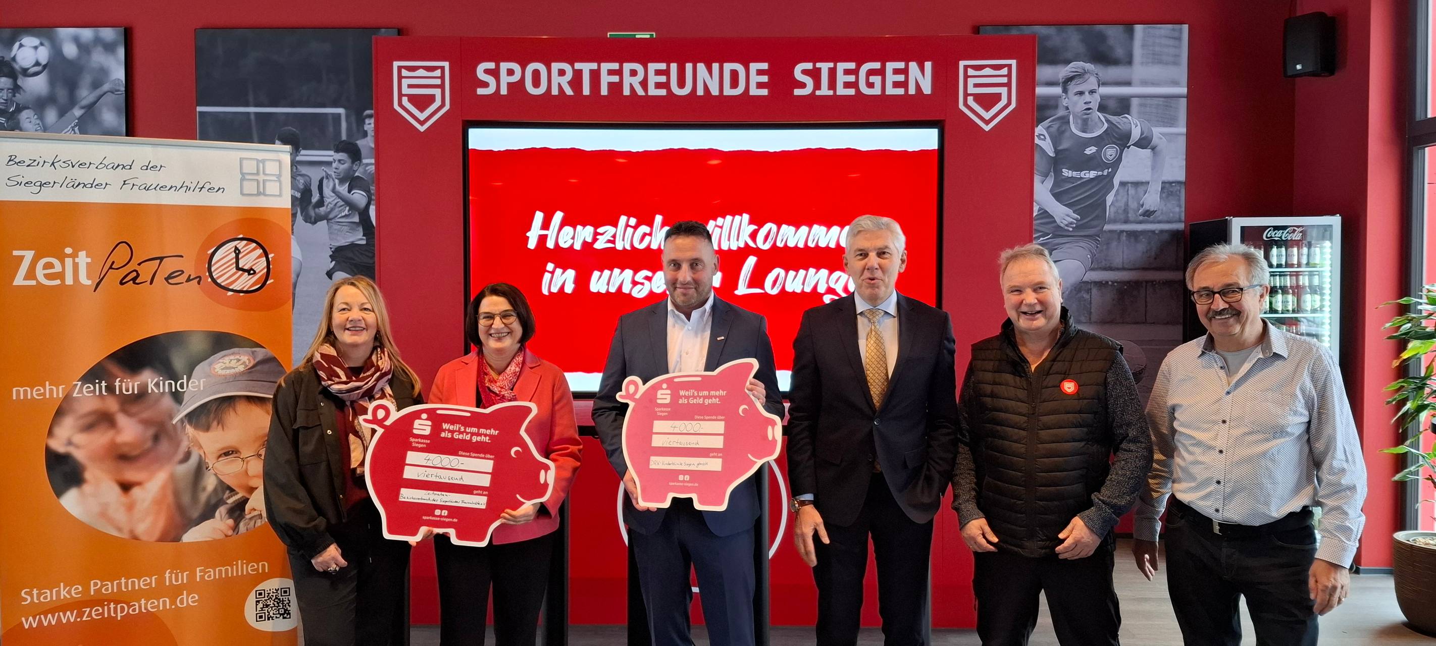 8.000 Euro übergeben