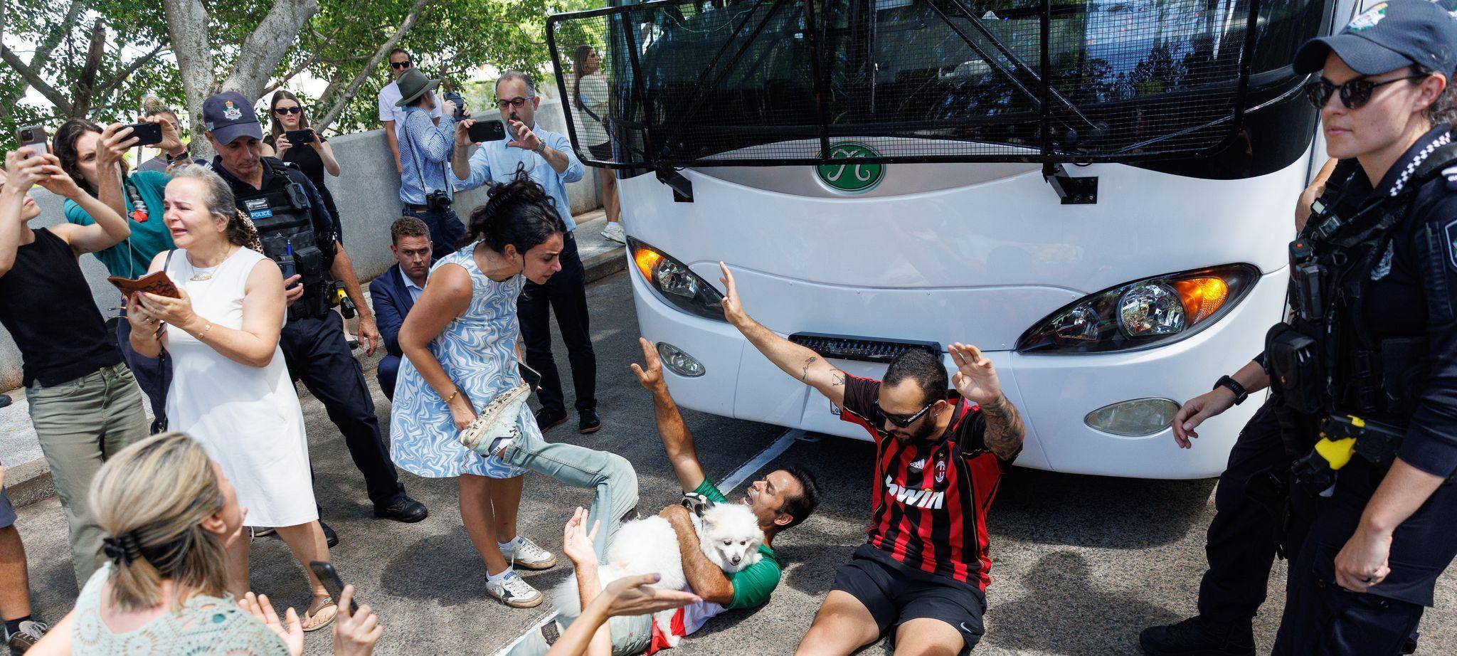 Iran-Krieg - Asyl für iranische Fußballerinnen