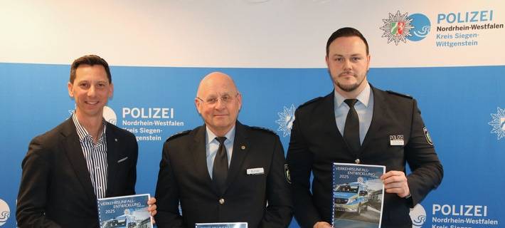 Von links nach rechts: Landrat und Behördenleiter Andreas Müller, Abteilungsleiter der Polizei, Leitender Polizeidirektor Klaus Bunse und Leiter der Direktion Verkehr, Polizeirat Marcel Zirnsak