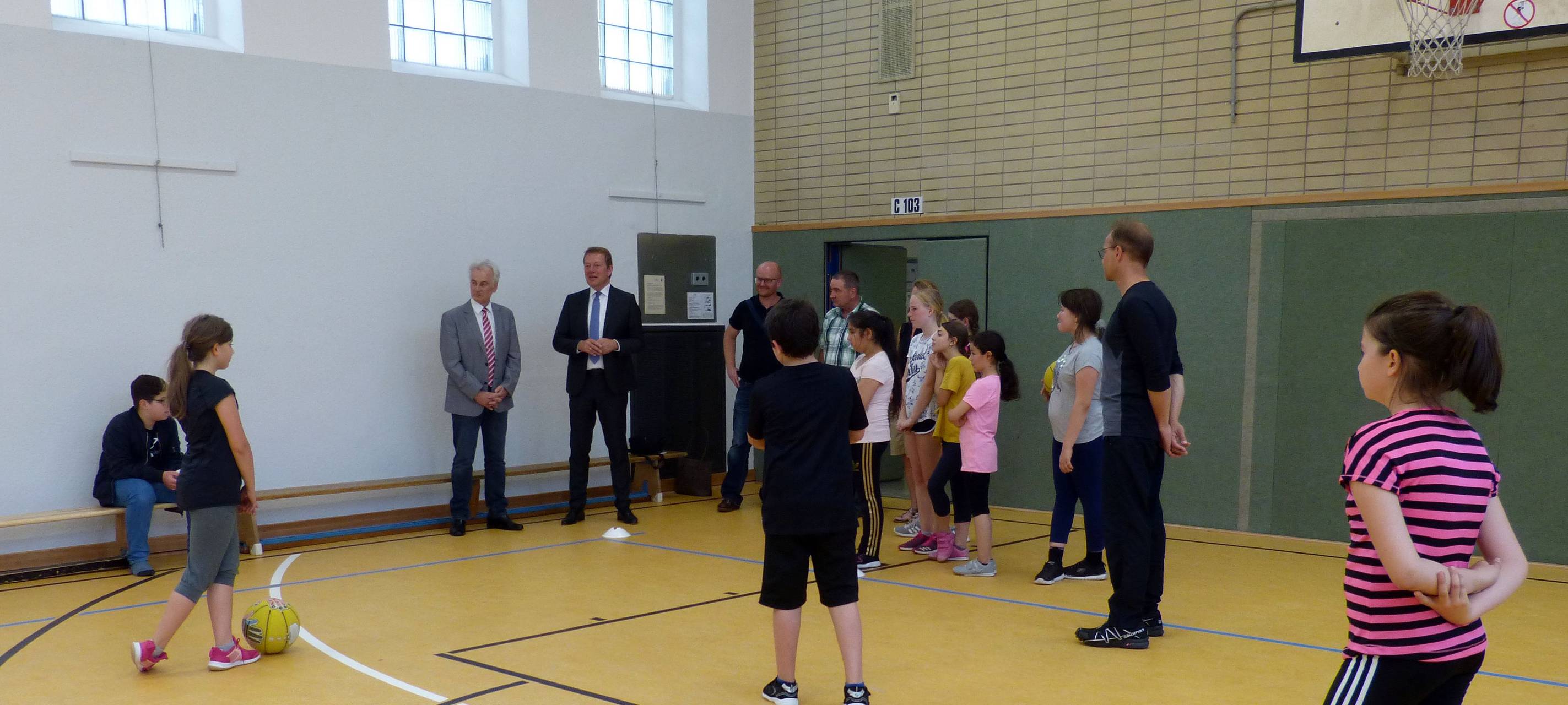 Neue Böden für Turnhallen des Fürst Johann-Moritz-Gymnasiums