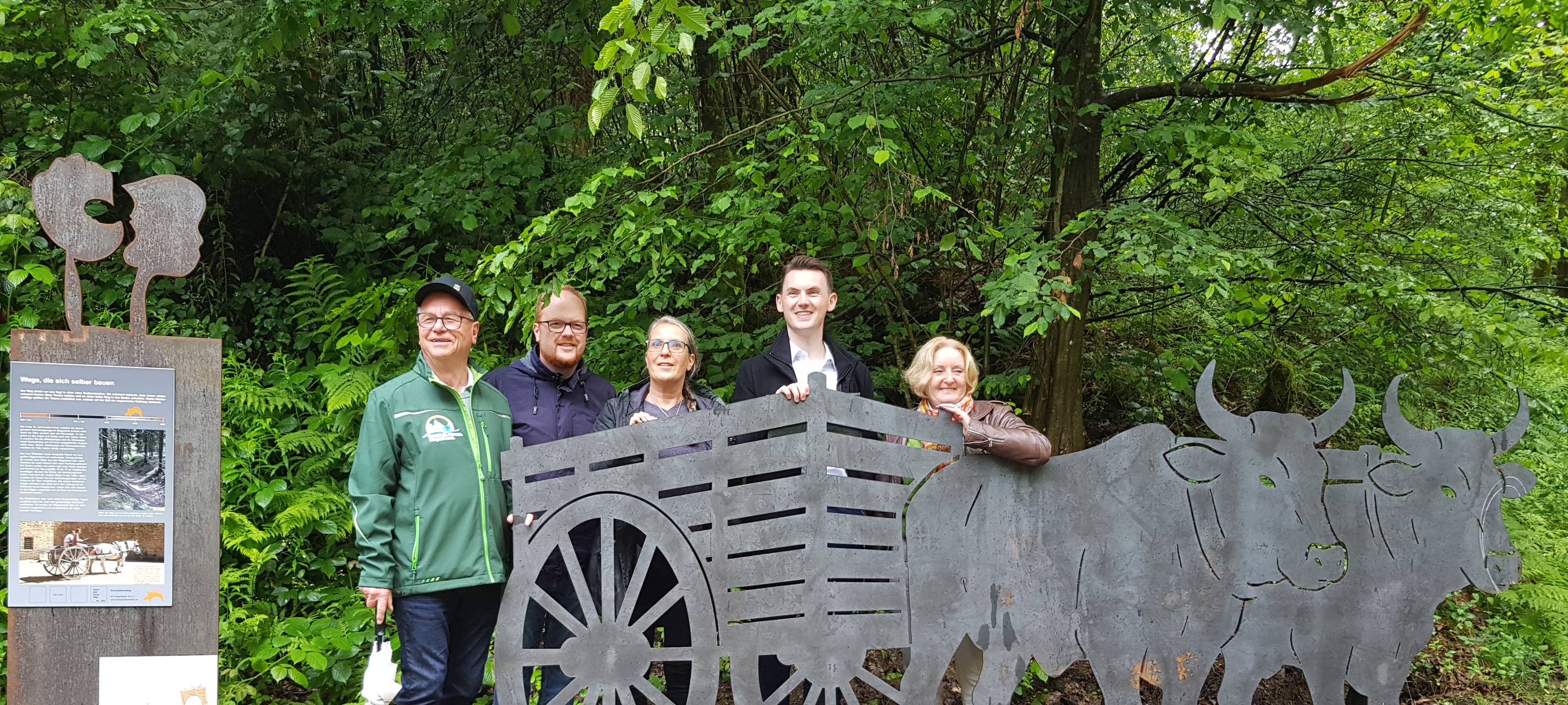 Skulptur im Wald bei Niederschelden