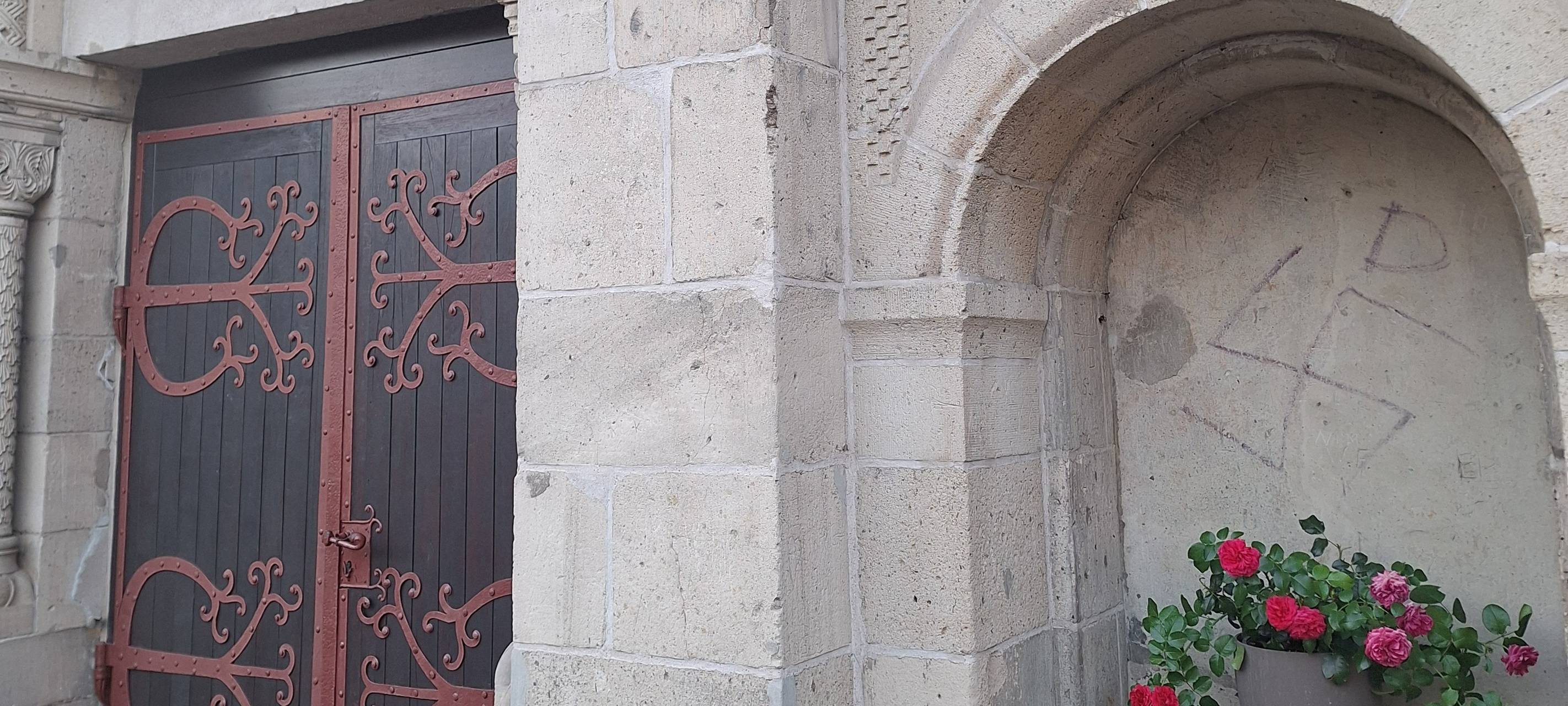 Hakenkreuze an Kirchen in Siegen geschmiert
