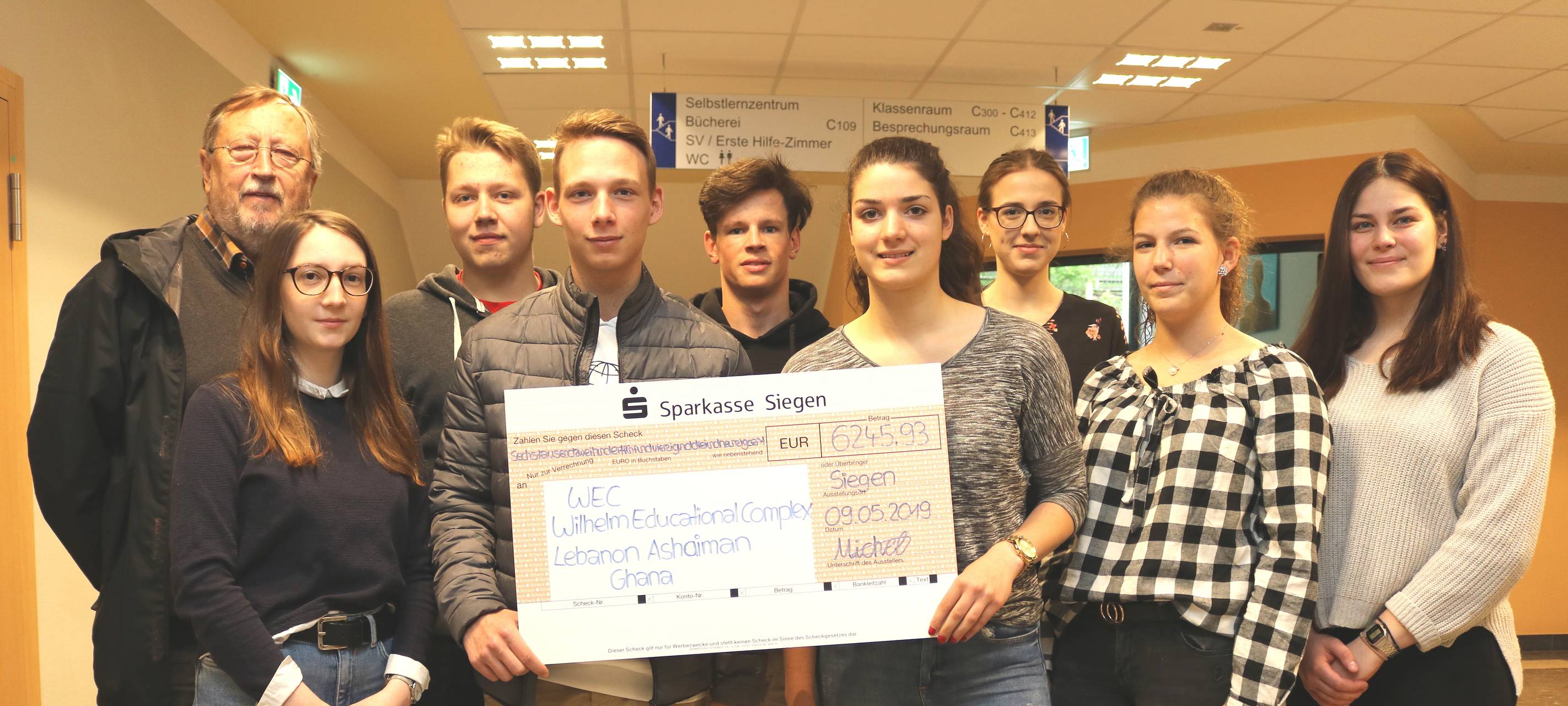 Siegener Berufskolleg spendet rund 6400 Euro an Schule in Ghana