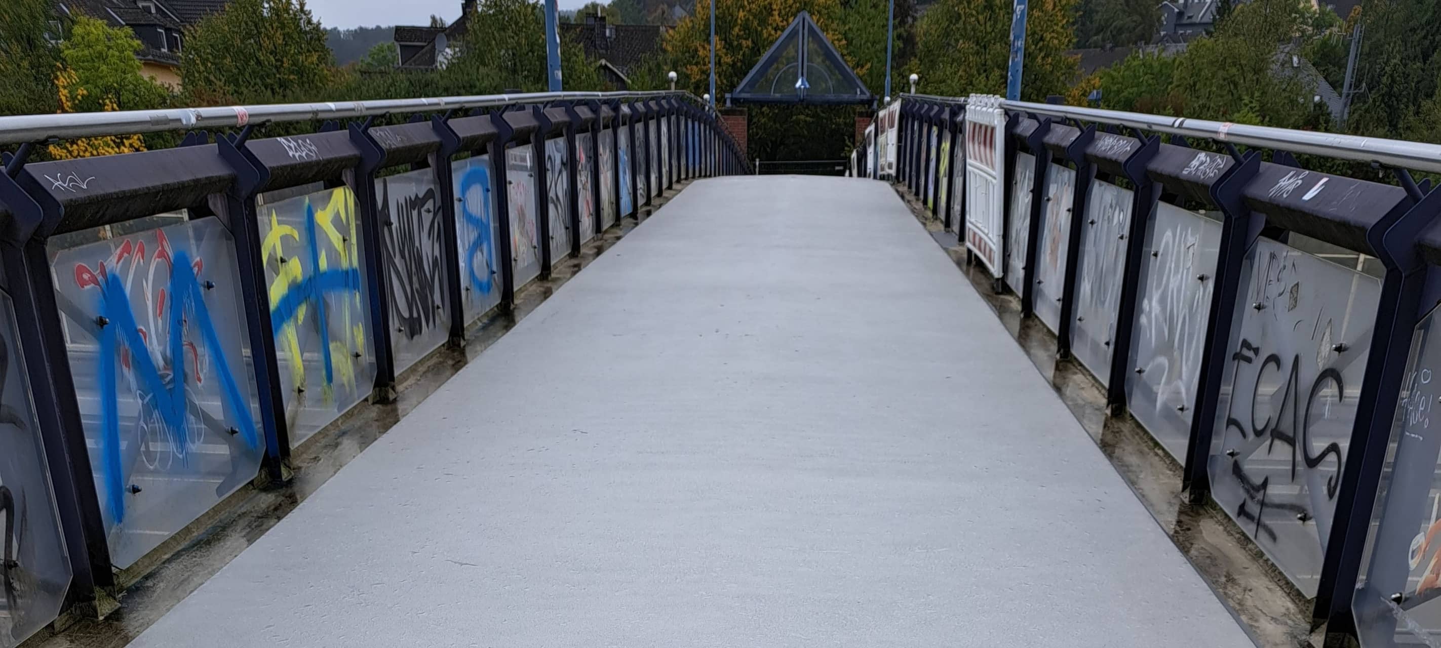 Fußgängerbrücke schon fertig