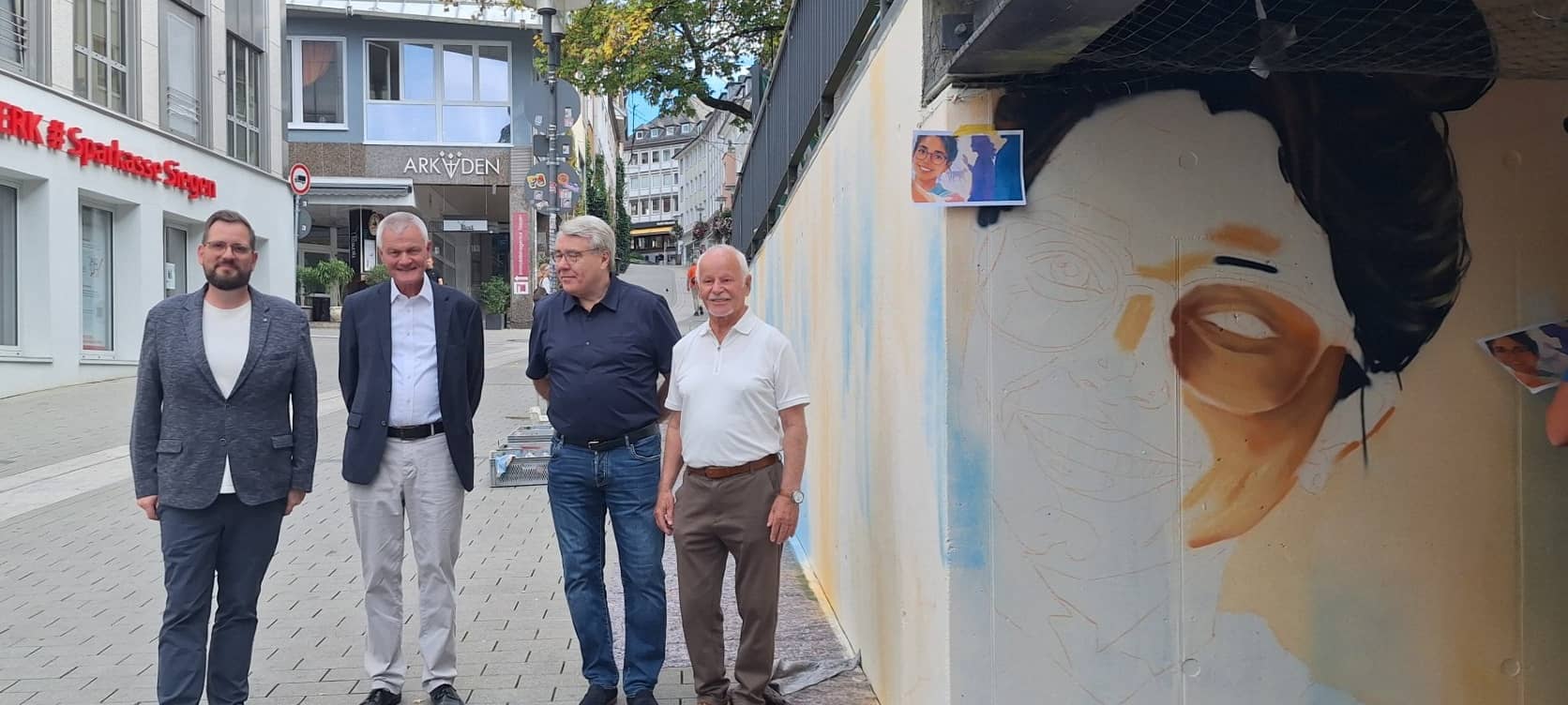 Fassadenbemalung am ehemaligen Karstadt-Gebäude in Siegen