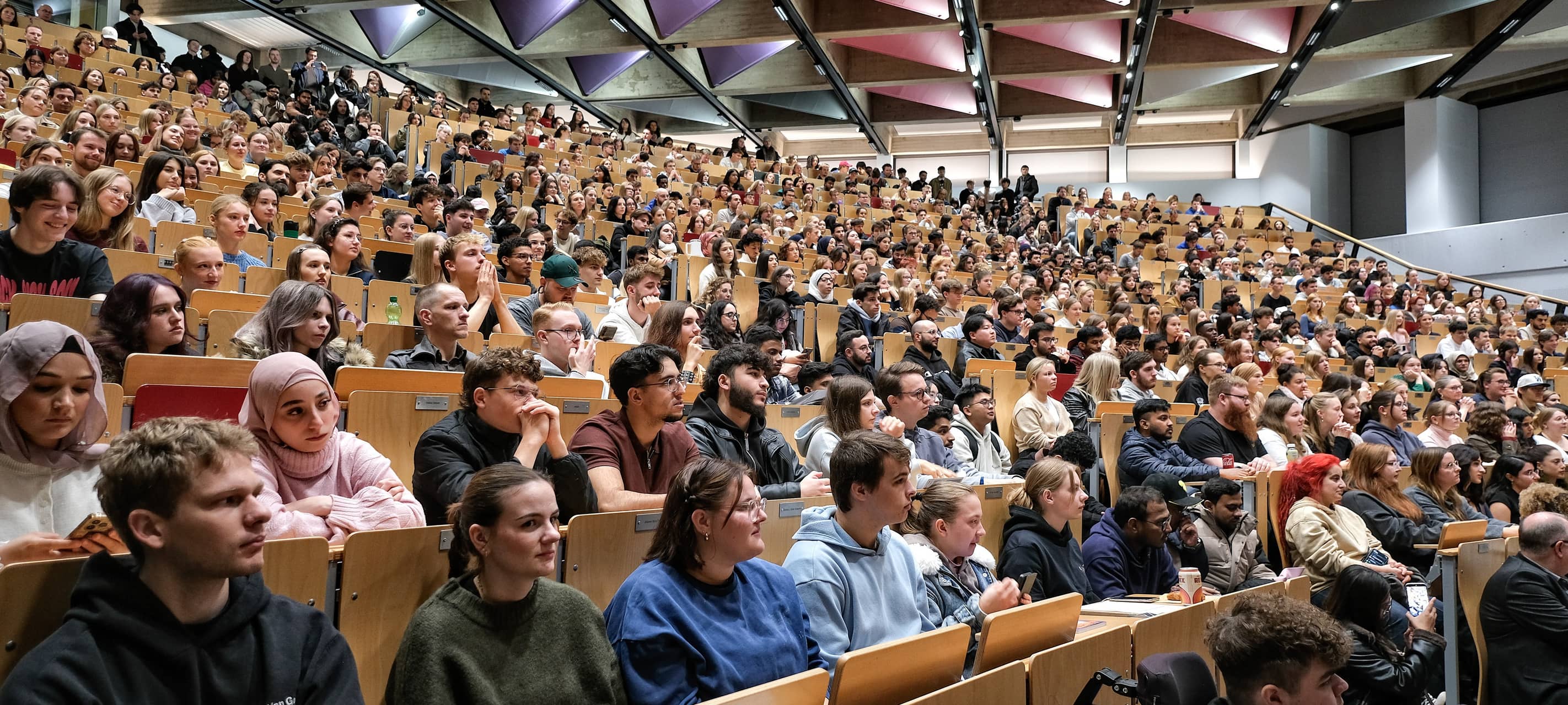 "Positives Minus" an der Universität Siegen zum Wintersemester-Start