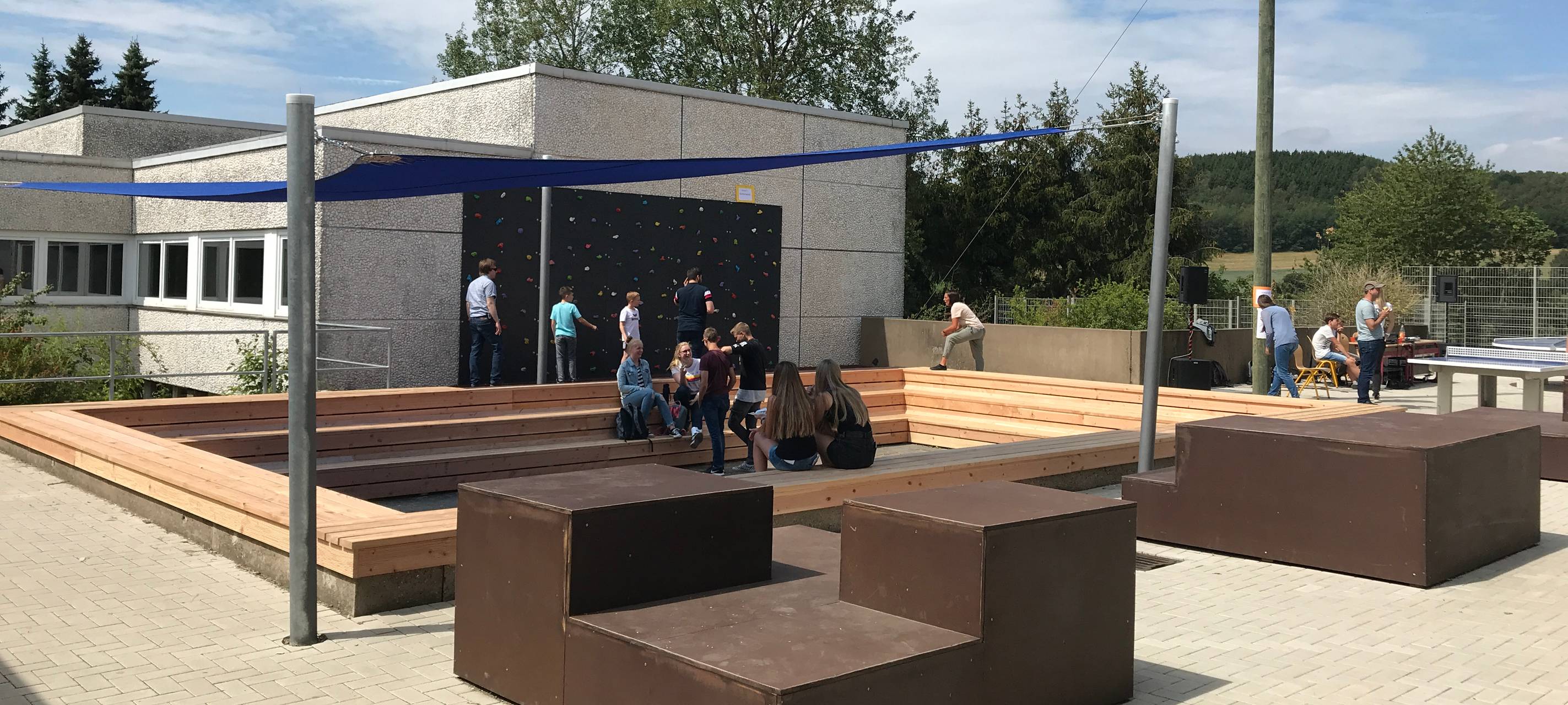 Netpher Gymnasium hat einen neuen Schulhof