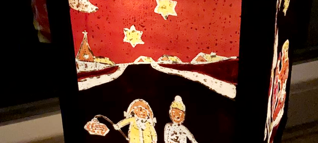 Diese Laterne stammt von Judith aus Wilgersdorf. Sie hat sie vor 30 (!) Jahren in der Fachschule für Erzieher/innen hergestellt.