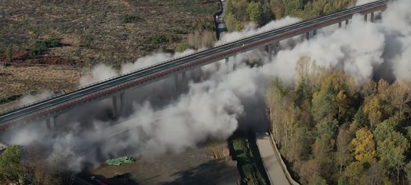 Bilderbuch-Sprengung der A45-Talbrücke "Landeskroner Weiher"