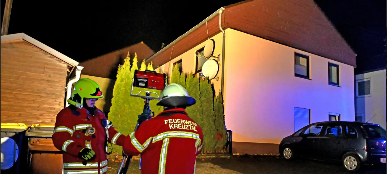 Stromkabel auf Hausdach in Kreuztal gestürzt